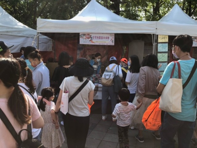 民眾熱情參與住宅地震基本保險宣導有獎問答