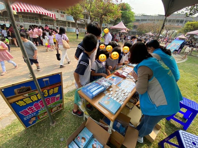 112.3.31本基金到屏東市仁愛國小宣導防災及住宅地震基本保險，讓防災觀念從小札根，同學們熱情的參與，跟當天高達31度的氣溫一樣火熱。