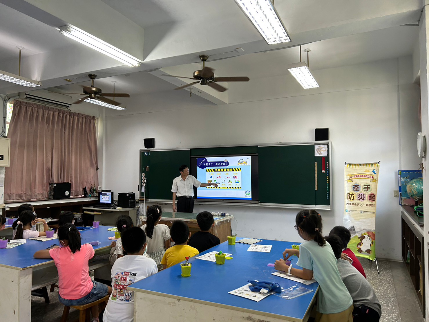 112.7.13本基金在台中華龍國小進行第1場居家風險及住宅地震保險的觀念宣導，讓防災觀念從小做起！