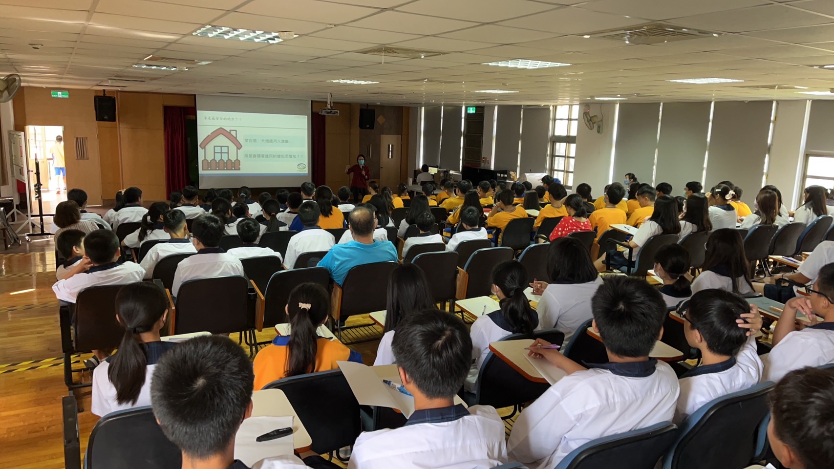 本基金於112.9.13到頭屋國中進行居家風險與住宅地震保險的宣導，將地震防災的風險意識讓學生可以深植在日常生活中，感謝同學與老師們熱情的參與。