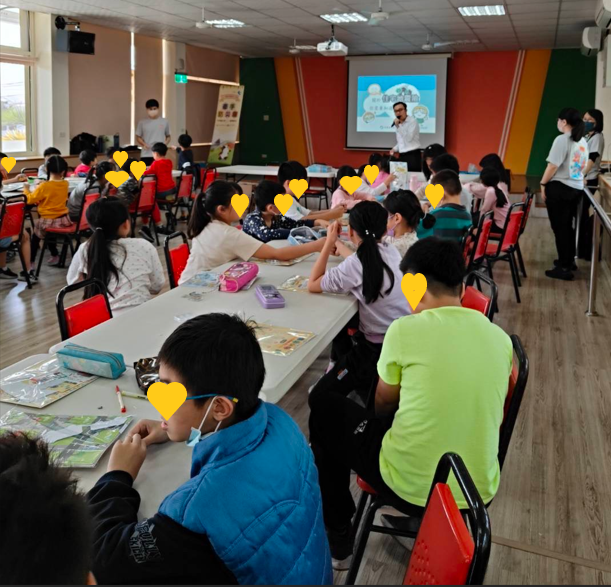 3/5本基金參與921地震教育園區在雲林惠來國小舉辦的到校服務活動，學子們專心的學習防災教育，當遇到災害時，學習如何保護自己。