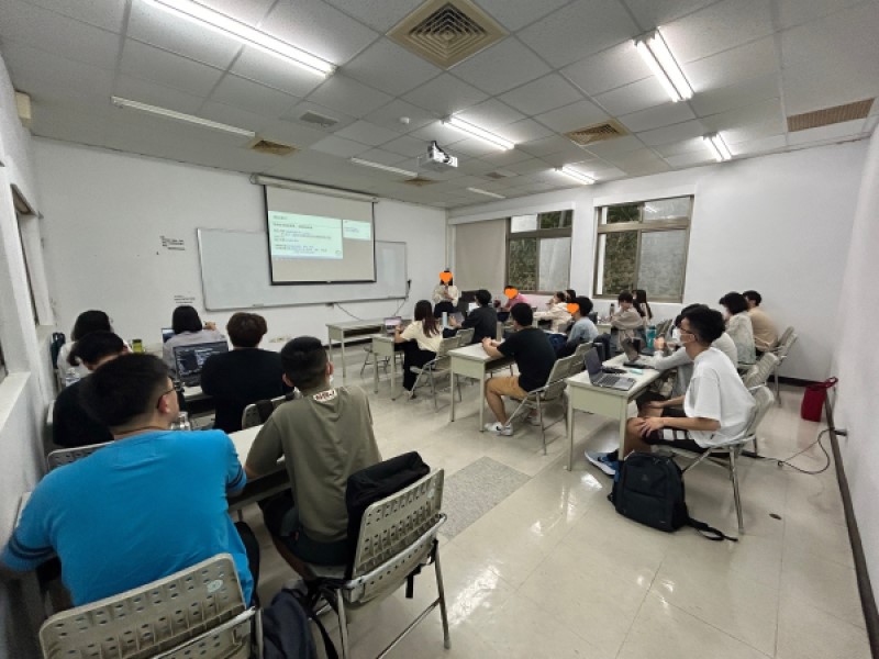 0506本基金到淡江大學風險管理與保險學系碩士班進行支援教育課程，學生們積極的與本基金講師互動問答，期許學生們可以投入共同推廣災防型保險及守護台灣的未來的行列。
