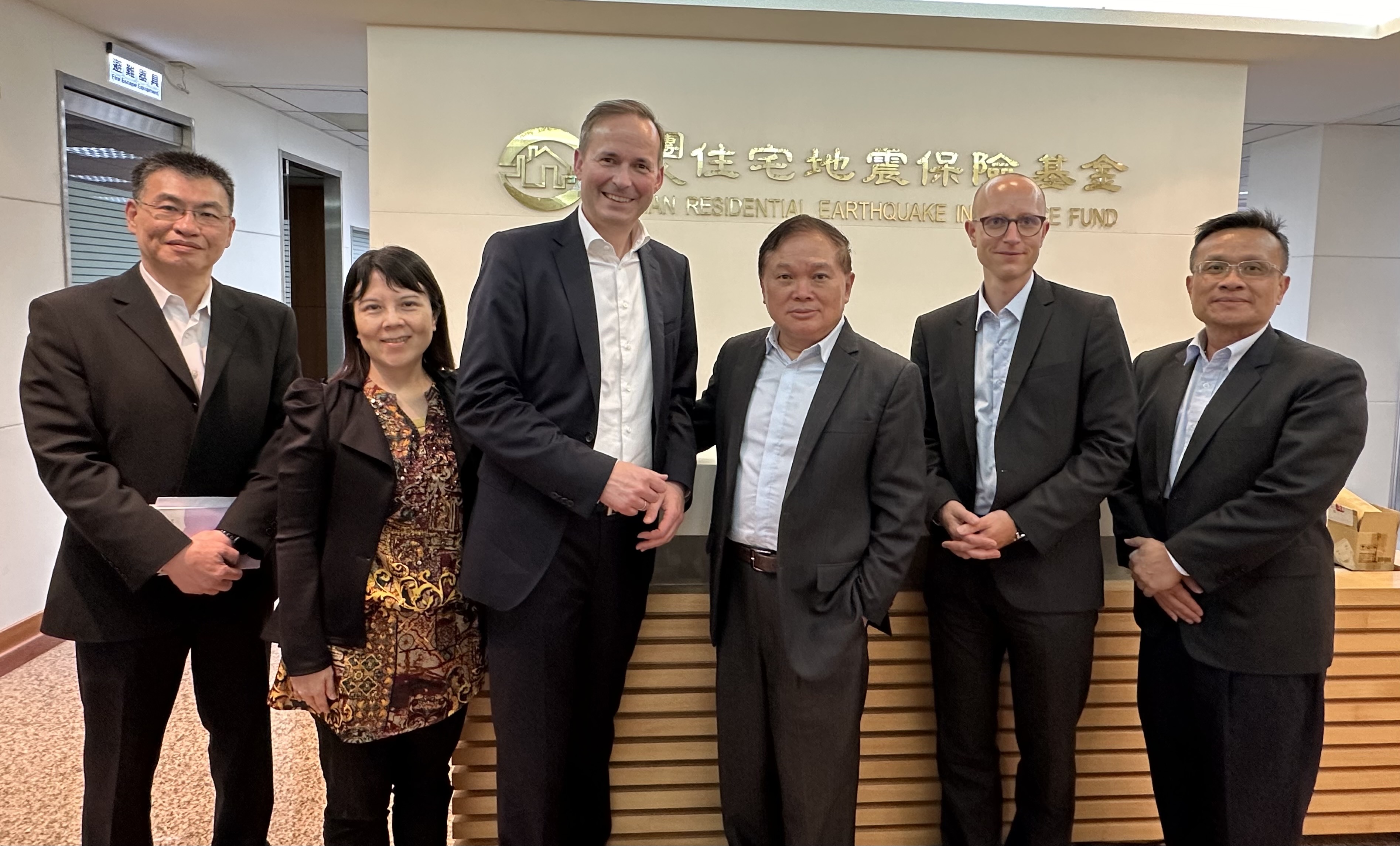 Dr. Achim Kassow (the third one from the left), Mr. Markus Eisenkolb (the second one from the right), Mr. Kevin Kuo (the first one from the right)