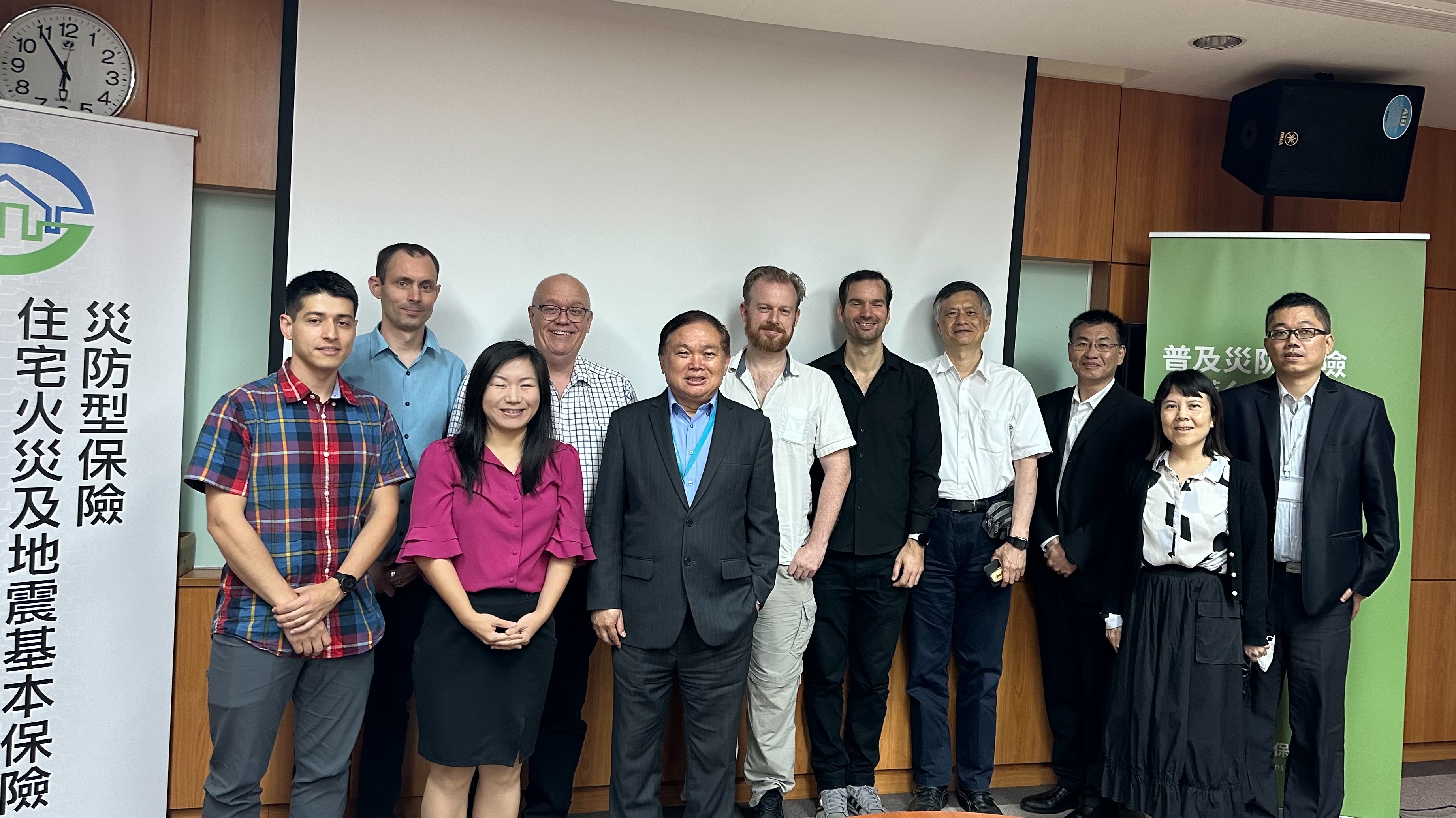 紐西蘭地震工程學會 (NZSEE)、本基金長官同仁及國震中心葉錦勳博士一同合照