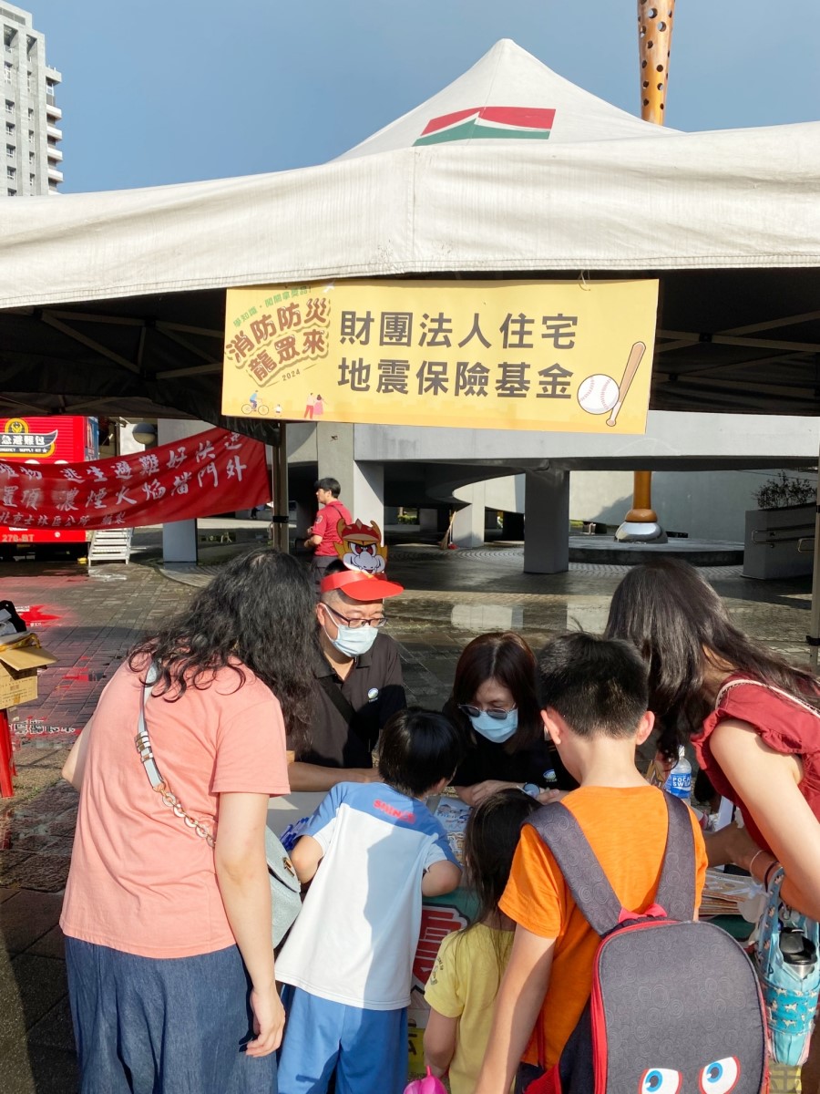113/6/21臺北市士林區社區防災園遊會，小朋友們在地震應變問答環節表現十分出色，將地震保命三步驟「趴下、掩護、穩住」說明得非常清楚！