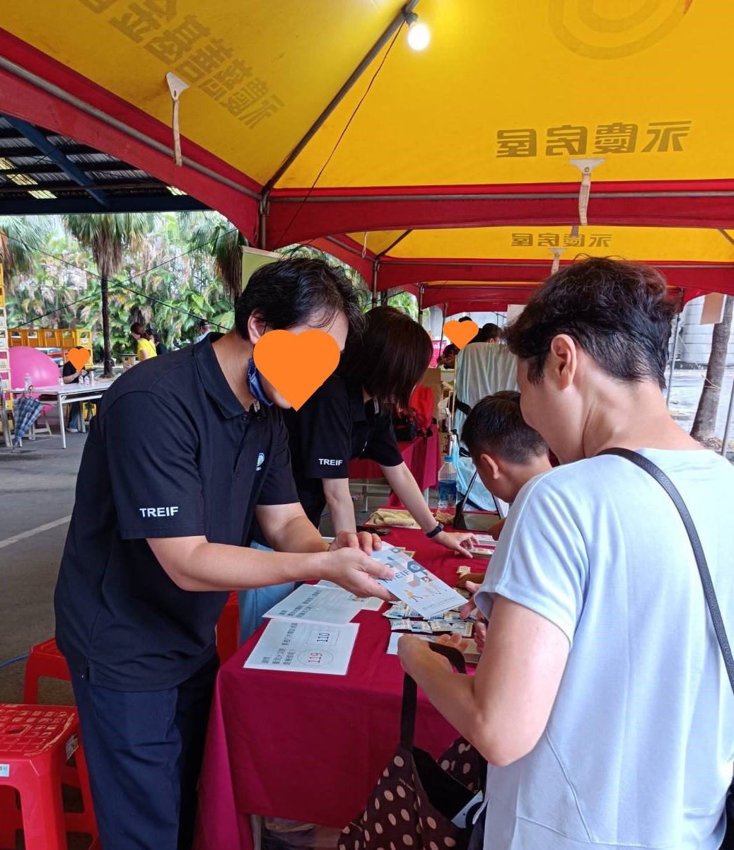本基金參與臺北市政府消防局第三救災救護大隊與朱園里辦公處聯合舉辦的社區防災園遊會，透過有獎徵答活動，宣導地震防災、購買住宅地震險的重要性，期望能強化民眾防災意識、提升社區安全強韌性。