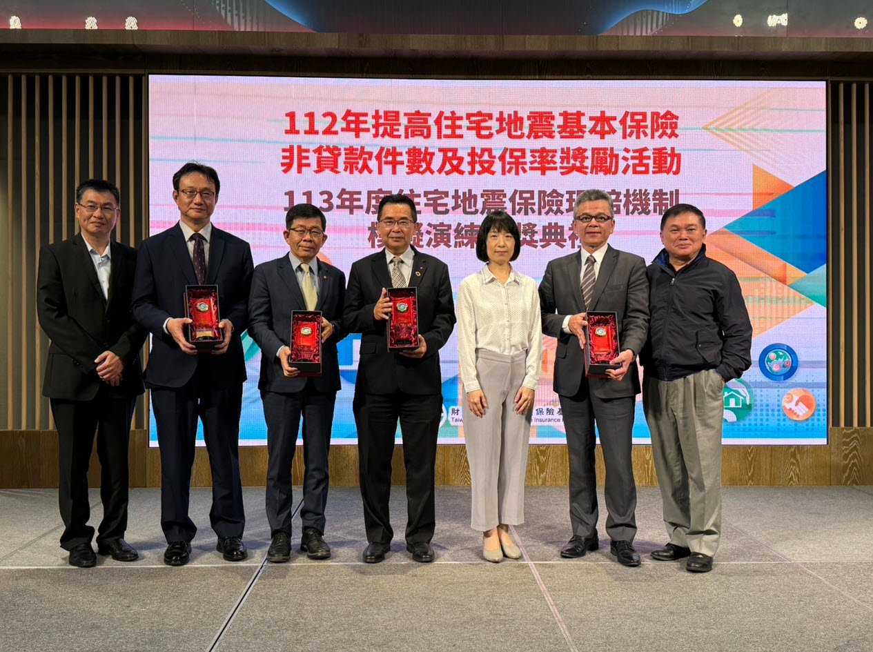 簽單公司獎受獎人員合影