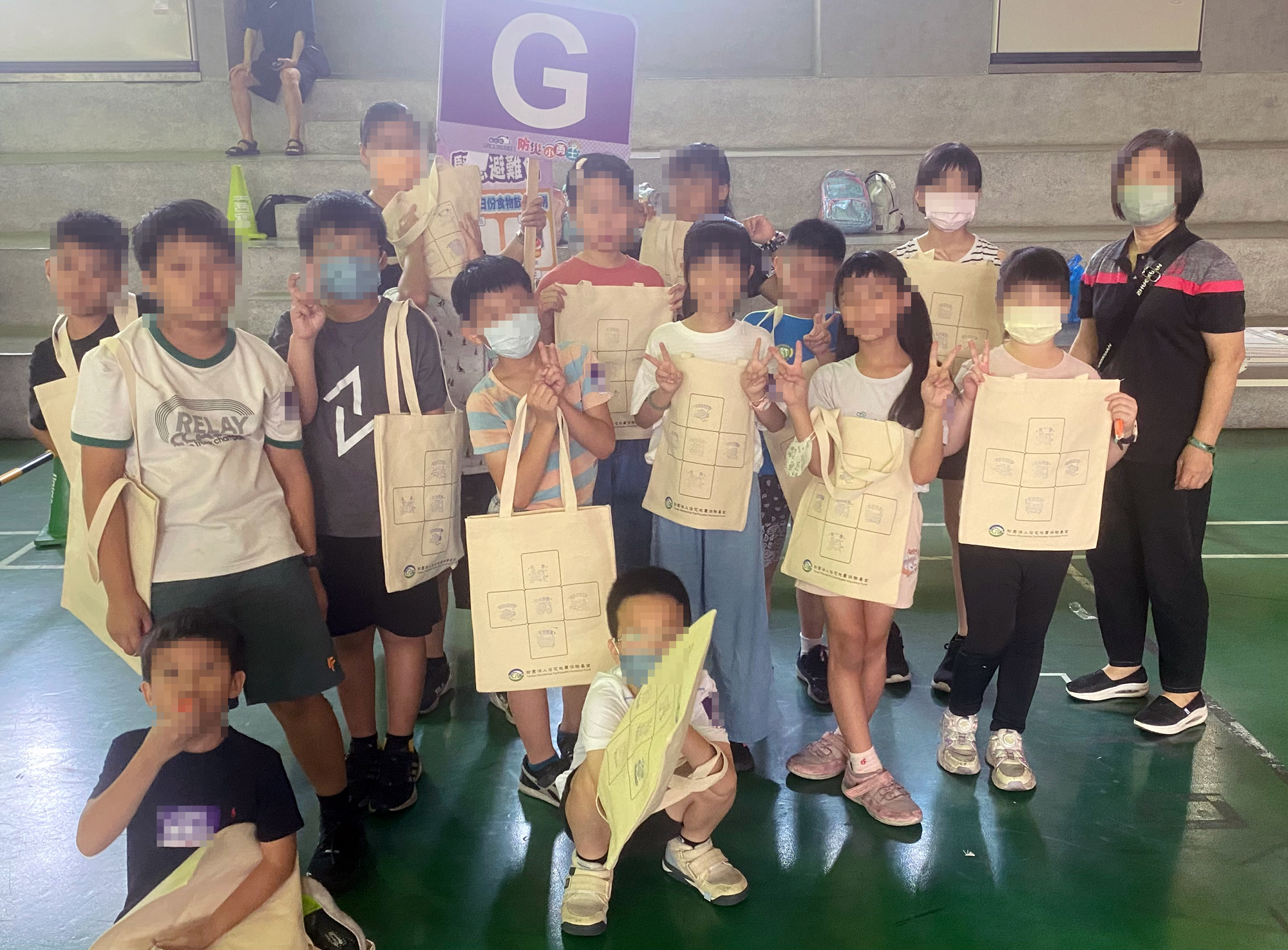 10/18本基金參與彰化縣政府114年防災教育日系列活動-防災小勇士，透由緊急避難包手作活動，讓小勇士們知道需要因應每個人的需要，準備不同的緊急避難包。