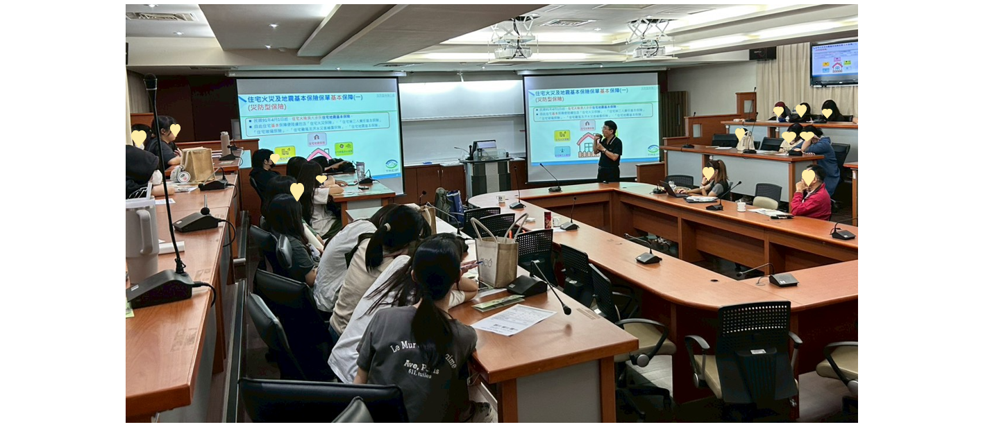 11/10本基金到高雄科技大學向保險系的學生們，說明災防型保險，讓學生們除了可以學習理論外，亦可結合實務，更期待有機會成為保險業的優秀菁英。
