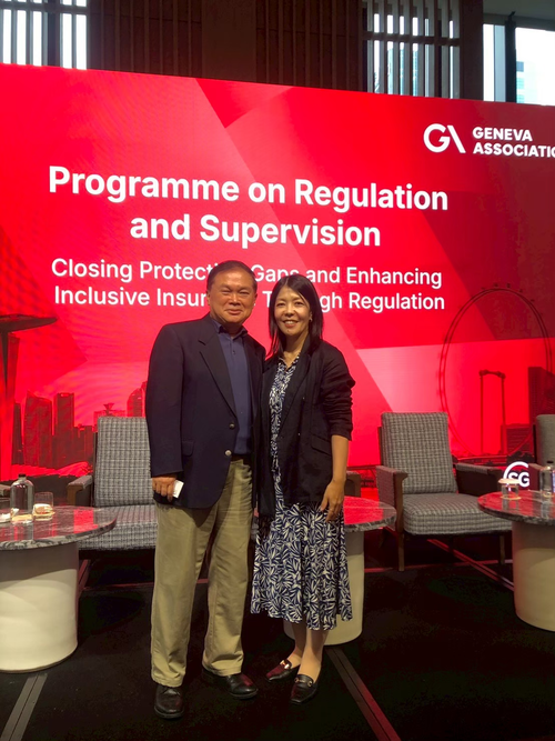 Ms. Mina Kajiyama(the first one from the right)