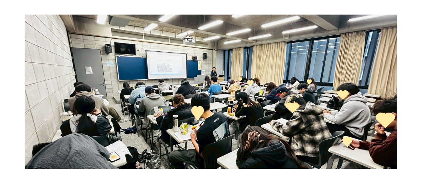 12/3本基金到實踐大學，向風險管理與保險學系進行住宅地震保險危險分散機制之支援教育，期待學生們對保險的風險分散機制有初步的認知，並願意分享風險分散的概念予親朋好友。