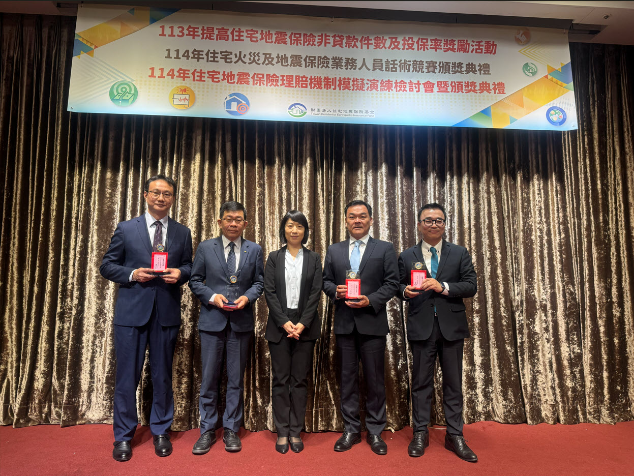 簽單公司獎受獎人員合影