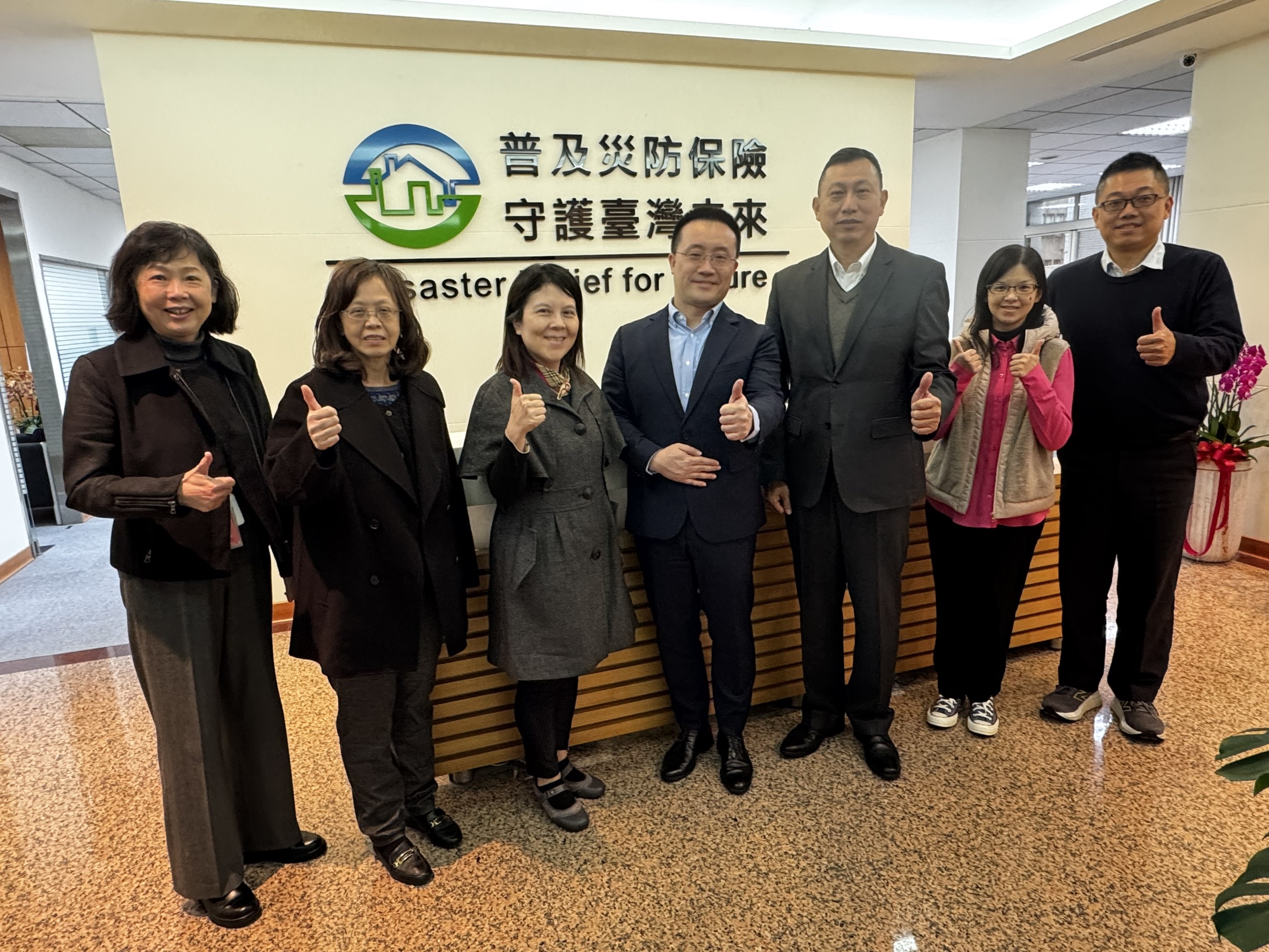 本基金與 XL Re 合影