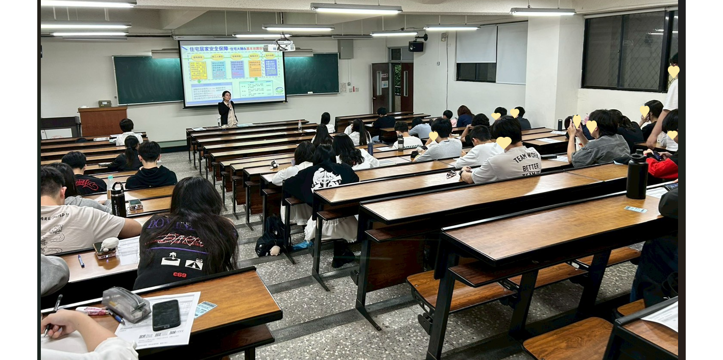 5月13日本基金到淡江大學辦理災防型保險支援教育，向保險系師生說明住宅火災及地震基本保險的保障內容，透過理論與實務並行的學習，協助學子瞭解住宅地震保險制度的運作機制，期待培養其在保險領域的知識與素養。