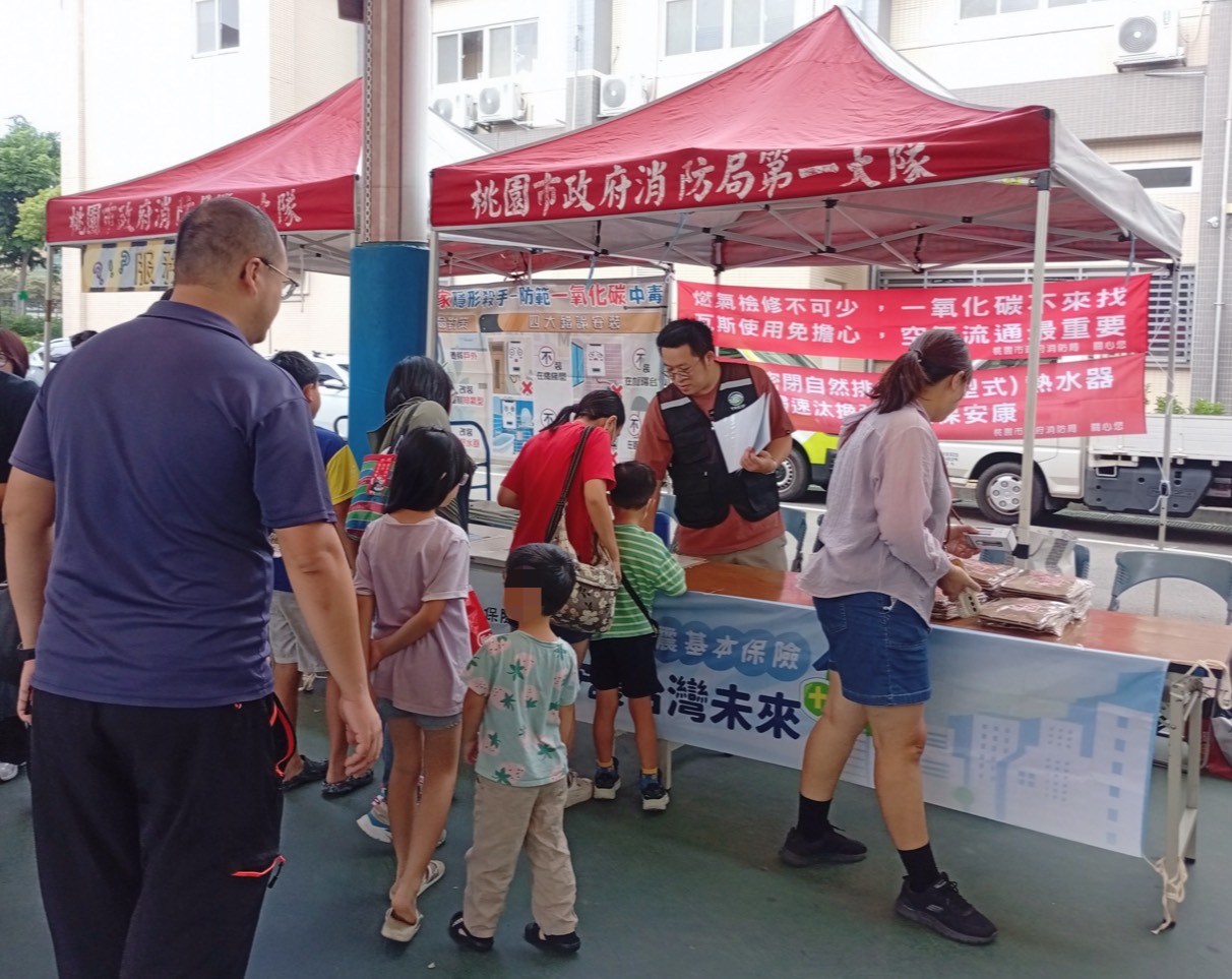 9/20本基金參與桃園市消防局第一救災救護大隊坪頂分隊辦理的115年防震暨防火宣導，向民眾說明住宅火災及地震基本保險的保障內容，期望民眾能更重視住宅災與住宅風險。